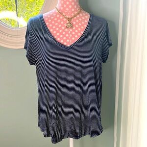American Eagle Favorite Tee Size L